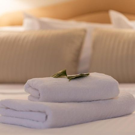 In Marble Hotel Волос Екстериор снимка