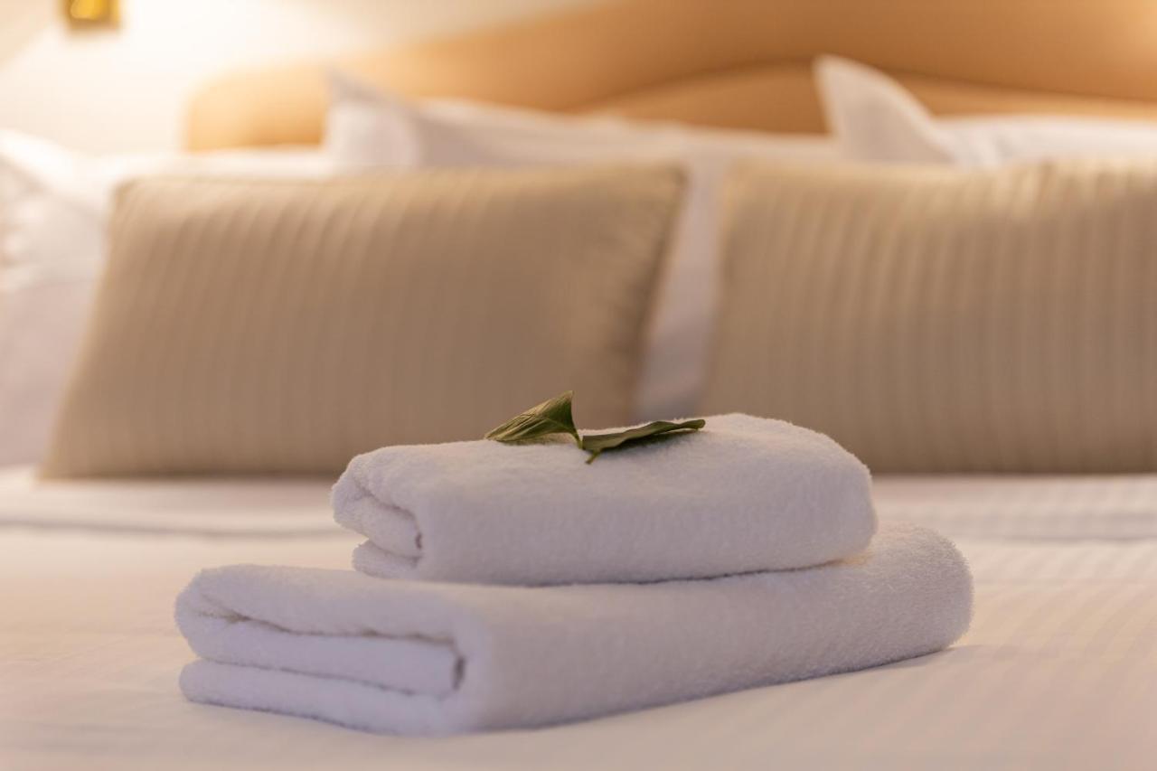 In Marble Hotel Волос Екстериор снимка