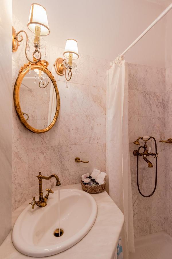 In Marble Hotel Волос Екстериор снимка