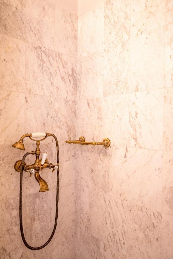 In Marble Hotel Волос Екстериор снимка