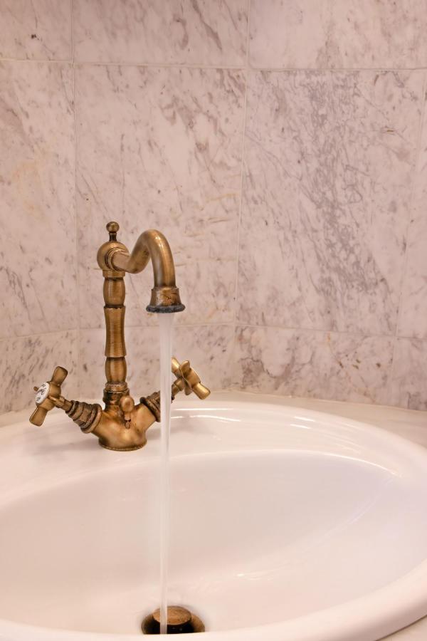 In Marble Hotel Волос Екстериор снимка